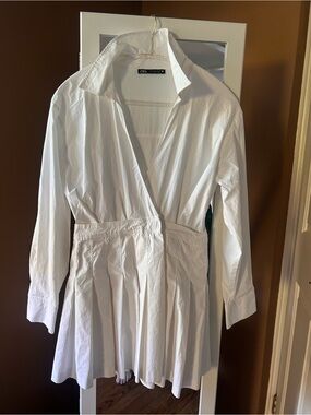 ZARA White V-Neck Pleated Shirt Dress, excellent condition, like new, M